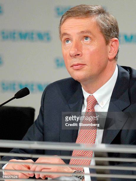 Siemens Chief Executive Klaus Kleinfeld pauses at the company's press conference in Munich, Germany, Thursday, April 26, 2007. Siemens AG, facing a...