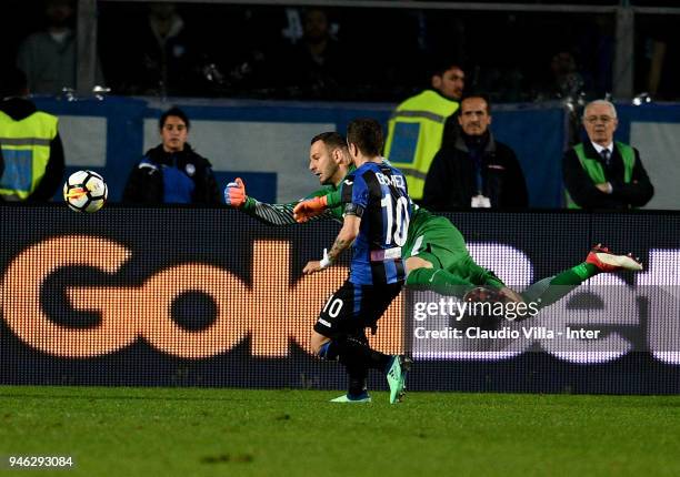 Samir Handanovic of FC Internazionale in action during the serie A match between Atalanta BC and FC Internazionale at Stadio Atleti Azzurri d'Italia...