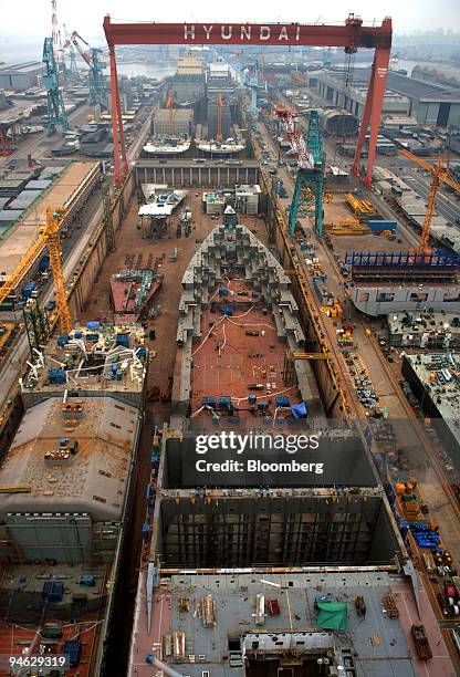Federal Shipbuilding And Drydock Photos and Premium High Res Pictures