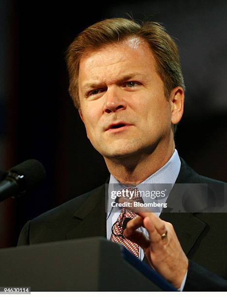 Pat Wood III, former chairman of the U.S. Federal Energy Regulatory Commission , speaks during the Advancing Renewable Energy Conference in St....