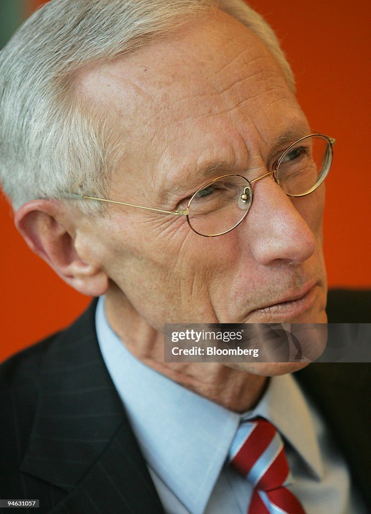 Stanley Fischer, Bank of Israel governor, listens to a quest