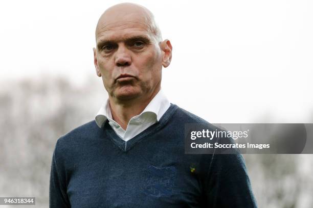 Coach Jurgen Streppel of SC Heerenveen during the Dutch Eredivisie match between VVVvVenlo - SC Heerenveen at the Seacon Stadium - De Koel on April...