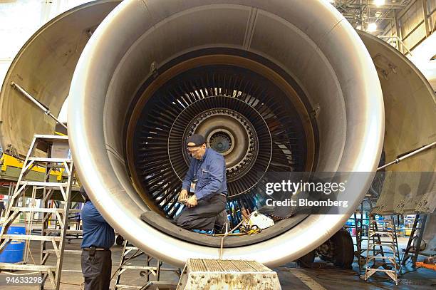 Delta Box Engine Technical Operations For Delta Air Lines Photos and Premium High Res ...