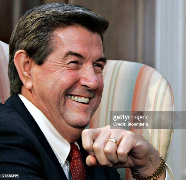 Governor Bob Riley, an Alabama Republican, smiles during a photo opportunity at the start of a meeting at the governor's mansion in Tallahassee,...