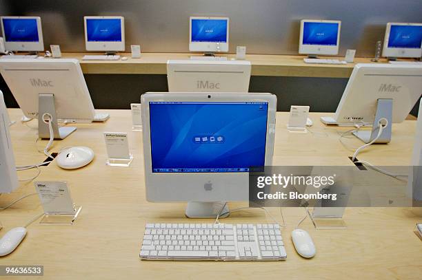 Apple iMacs sit on display during the media preview of the new Apple Store in New York, Thursday, May 18, 2006. The store opens to the public...