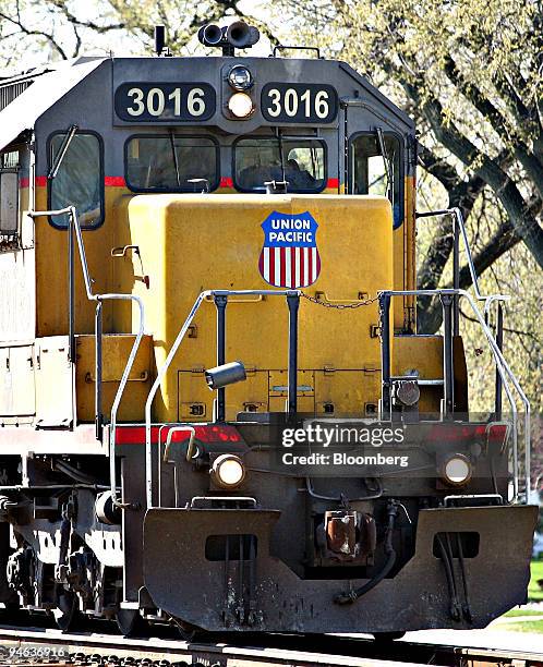 Union Pacific locomotive pulls freight through Elmhurst, Illinois, Saturday, April 21, 2007. Omaha, Nebraska-based Union Pacific Corp., the largest...