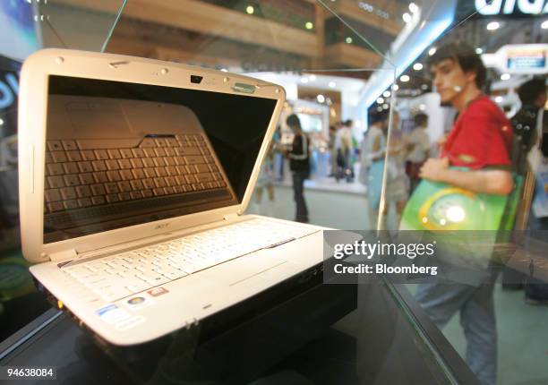 Visitor looks at an Acer Inc. Aspire 4920 laptop during the Computex Technology Expo in Taipei, Taiwan, on Tuesday, June 5, 2007. Acer Inc. Shares...