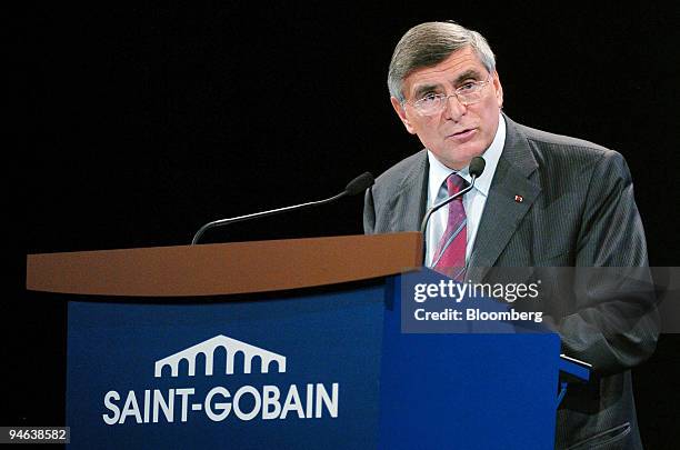 Jean-Louis Beffa, former chief executive officer of Cie. De Saint-Gobain SA, speaks at a shareholders meeting in Paris, France, Thursday, June 7,...
