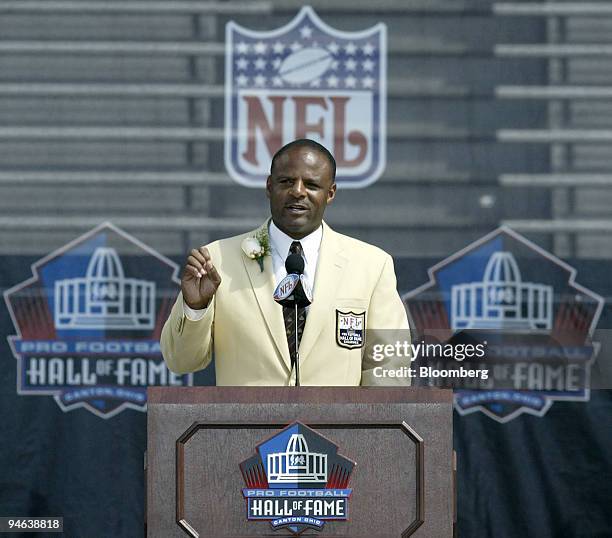 Warren Moon, the first African American quarterback to be inducted into the hall of fame, speaks during his induction into the Pro Football Hall of...