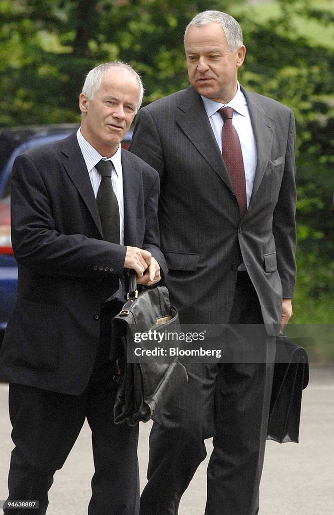 Lukas Muehlemann, right, the former chairman of Credit Suiss