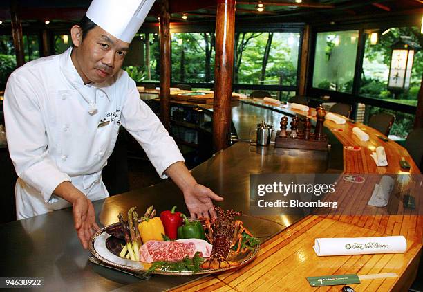 Chef Takanori Kanbe of New Otani Hotel Sekishin-tei shows off a plate of teppanyaki selections at the restaurant in Tokyo, Japan, on Tuesday,...