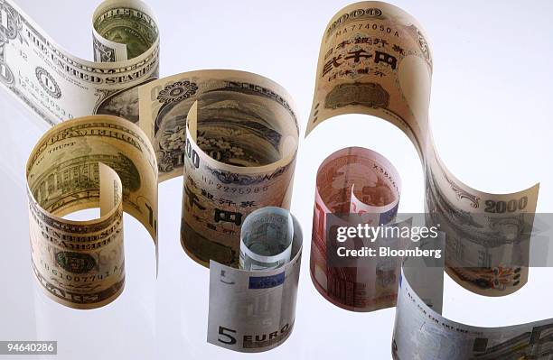 Japanese yen, U.S. Dollar, and euro notes are arranged for a photograph in Tokyo, Japan, on Wednesday, Dec. 12, 2007. The yen may extend a decline...