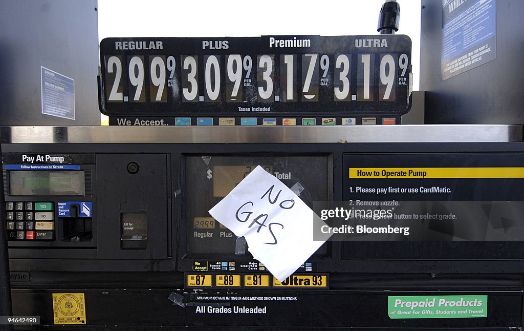 A 'no gas' sign hangs on a fuel pump outside a Sunoco statio