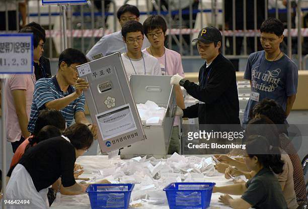 Ballot box is opened in the preliminary presidential election of the Grand National Party in Seoul, South Korea, on Monday, Aug. 20, 2007. Lee Myung...