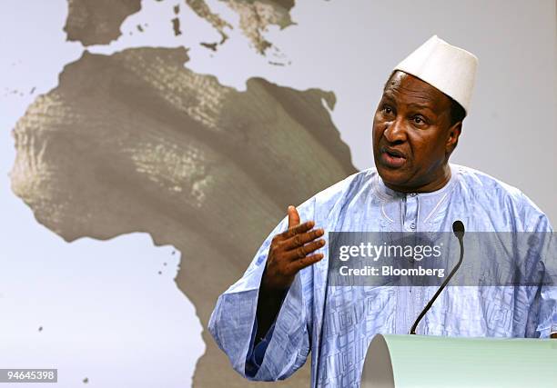 Alpha Oumar Konare, chairman of the African Union Commission, speaks at a news conference at the EU-Africa Summit in Lisbon, Portugal on Sunday, Dec....