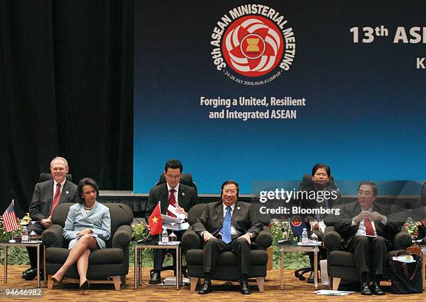 From left to right: US Secretary of State Condoleezza Rice, Vietnam Deputy Prime Minister and Minister of Foreign Affairs Pham Gia Khiem and Asean...