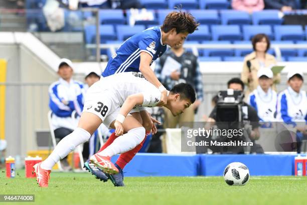 Daiju Sasaki of Vissel Kobe and Takahiro Ogihara of Yokohama F.Marinos compete for the ball during the J.League J1 match between Yokohama F.Marinos...