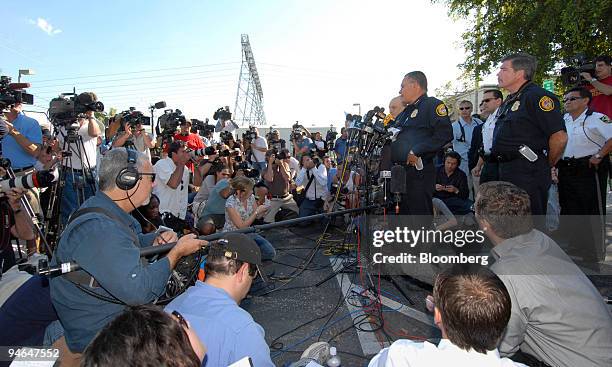 Members of the media gather around Seminole Police Chief Charlie Tiger at a news conference concerning the death of actress Anna Nicole Smith at the...