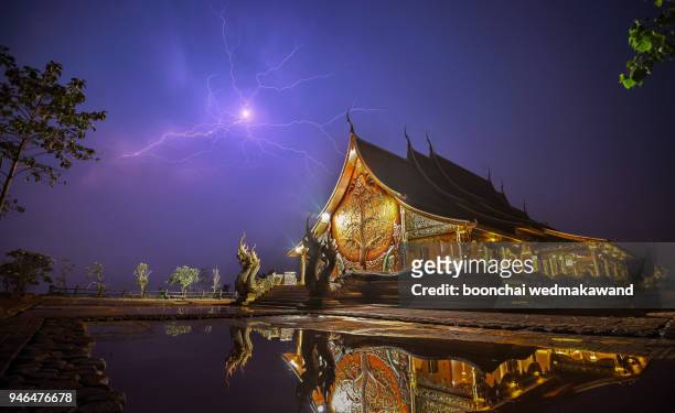 wat sirindhorn wararam temple ubonratchatani, thailand. - sindhi culture stock-fotos und bilder