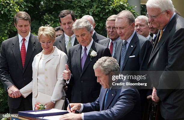 President George W. Bush signs the Adam Walsh Child Protection and Safety Act of 2006 in the Rose Garden at the White House, July 27, 2006 in...