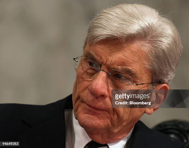 Senator John Warner of Virginia chairs a hearing of the Senate Armed Services Committee on the confirmation of Defense Secretary nominee Robert...