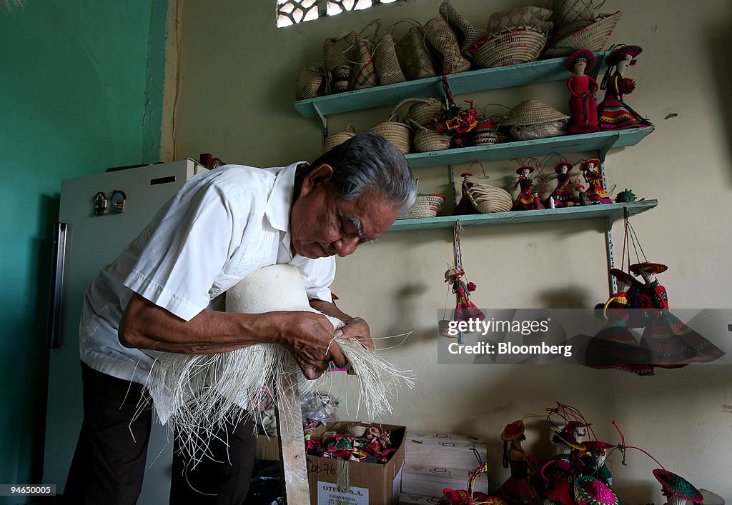 Rosendo Delgado, one of the oldest hat makers in the town of