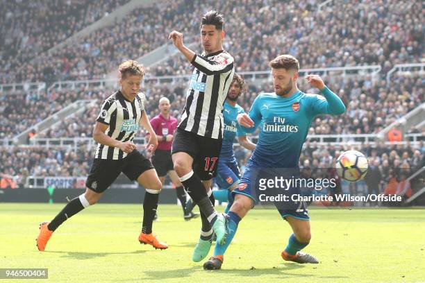 Ayoze Perez of Newcastle scores their 1st goal during the Premier League match between Newcastle United and Arsenal at St. James Park on April 15,...