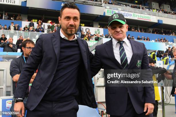 Roberto De Zerbi head coach of Benevento Calcio shankes hands with Giuseppe Iachini head coach of US Sassuolo during the serie A match between US...