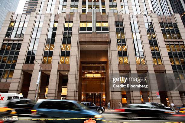 The building located at 1177 Avenue of America where Bank Hapoalim is housed is seen in New York, Wednesday, September 27, 2006. Jacob ``Kobi''...