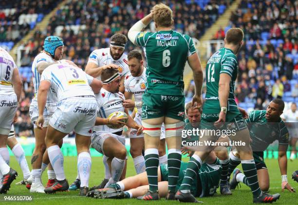 Ben Moon of Exeter Chiefs scores the opening try during the Aviva Premiership match between London Irish and Exeter Chiefs at Madejski Stadium on...