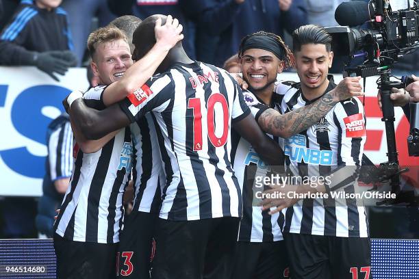 Matt Ritchie of Newcastle celebrates scoring their 2nd goal with Mohamed Diame of Newcastle, DeAndre Yedlin of Newcastle and Ayoze Perez of Newcastle...