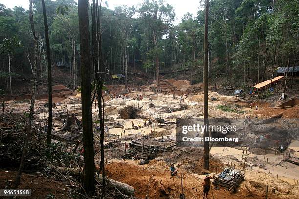 Gold prospectors, or garimpeiros, search for gold in an open-air gold mine camp, in Novo Aripuana, Brazil, 80 km from the town of Apui in Amazonas...