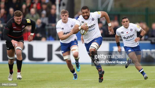 Taulupe Faletau of Bath breaks with the ball during the Aviva Premiership match between Saracens and Bath Rugby at Allianz Park on April 15, 2018 in...