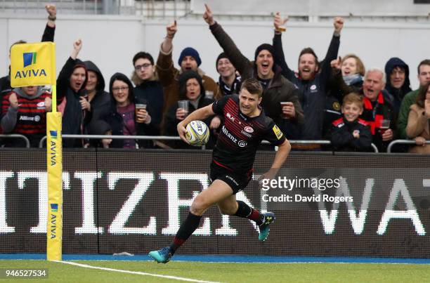 Richard Wigglesworth of Saracens breaks clear to score their third try during the Aviva Premiership match between Saracens and Bath Rugby at Allianz...