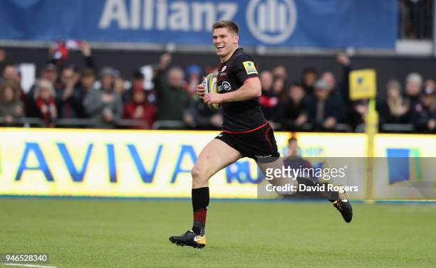 Owen Farrell of Saracens breaks clear to score their fourth try during the Aviva Premiership match between Saracens and Bath Rugby at Allianz Park on...