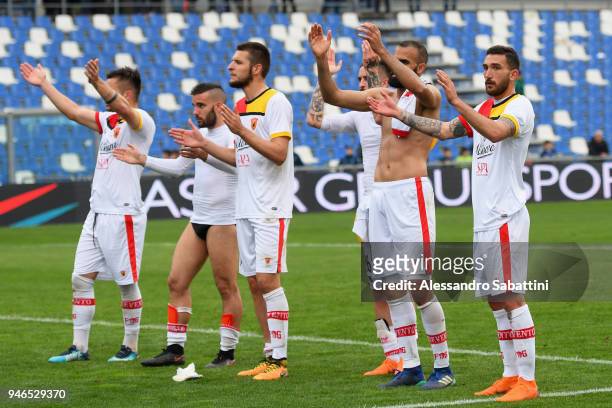 Benevento Calcio players celebrate after the serie A match between US Sassuolo and Benevento Calcio at Mapei Stadium - Citta' del Tricolore on April...