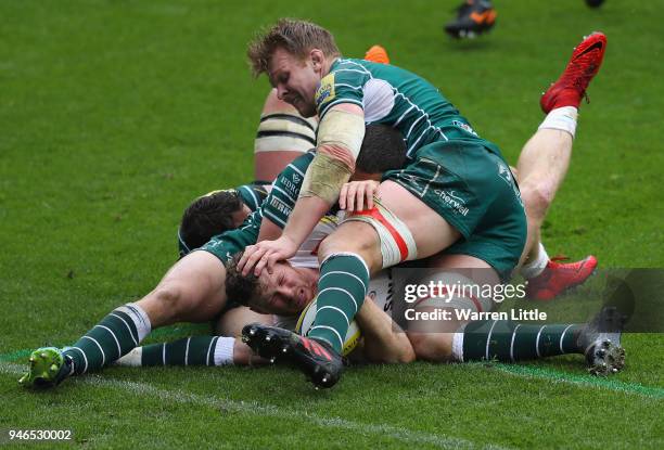 Sam Simmons of Exeter Chiefs flights his way over the try line to score during the Aviva Premiership match between London Irish and Exeter Chiefs at...