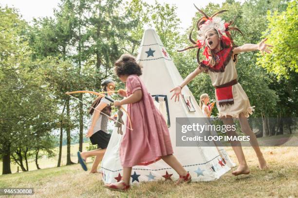 young children play games outside in the sunshine - boyhood film stock-fotos und bilder