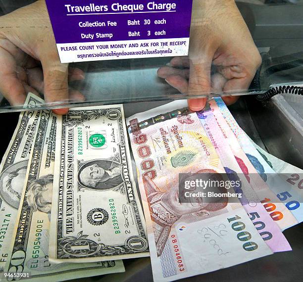 Обмен бангкок. Обмен валюты в Таиланде. Валюта Бангкока. Таиландские деньги к доллару. Валюта в Тайланде к доллару.