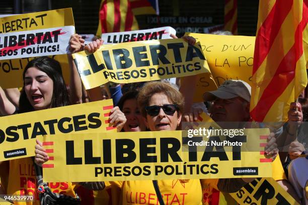 Thousand people demonstrate in favor of democracy and the freedom of political prisoners, on 15th April 2018 in Barcelona, Spain. --