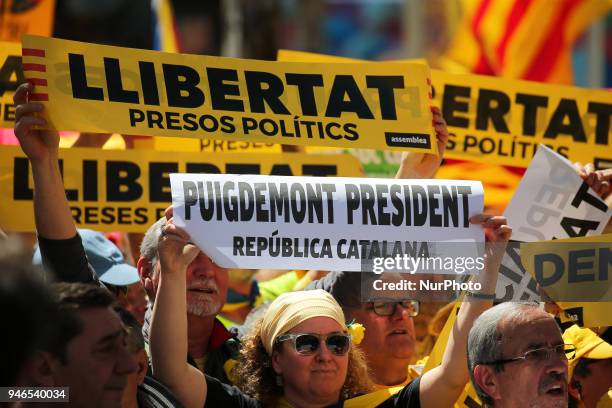 Thousand people demonstrate in favor of democracy and the freedom of political prisoners, on 15th April 2018 in Barcelona, Spain. --