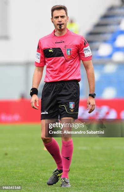 Referee Claudio Gavillucci looks on during the serie A match between US Sassuolo and Benevento Calcio at Mapei Stadium - Citta' del Tricolore on...