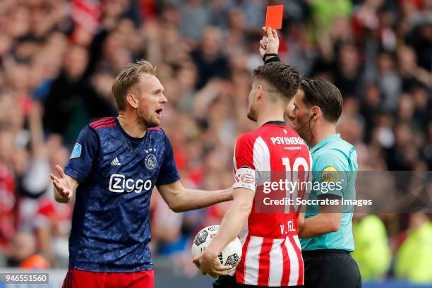 Siem de Jong of Ajax receives a red card from referee Danny Makkelie during the Dutch Eredivisie match between PSV v Ajax at the Philips Stadium on...