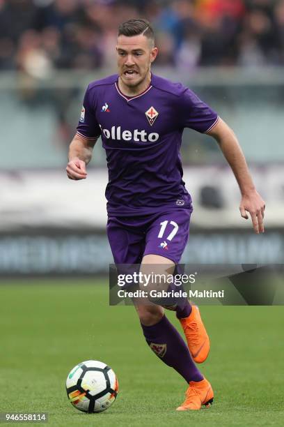 Jordan Veretout of ACF Fiorentina in action during the serie A match between ACF Fiorentina and Spal at Stadio Artemio Franchi on April 15, 2018 in...