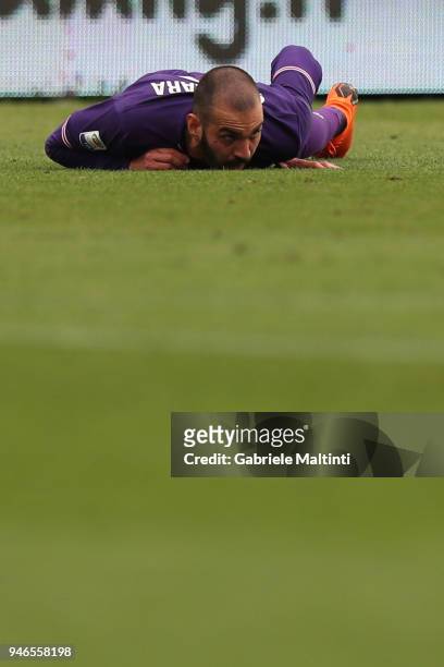 Riccardo Saponara of ACF Fiorentina in action during the serie A match between ACF Fiorentina and Spal at Stadio Artemio Franchi on April 15, 2018 in...