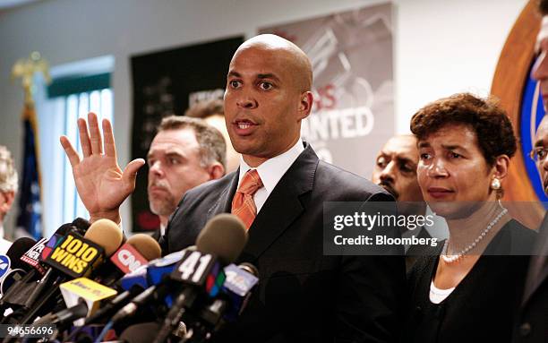 Newark Mayor Cory A. Booker, center, announces the arrest of 31-year-old suspect Jose Carranza in the recent murders of three college students, in...