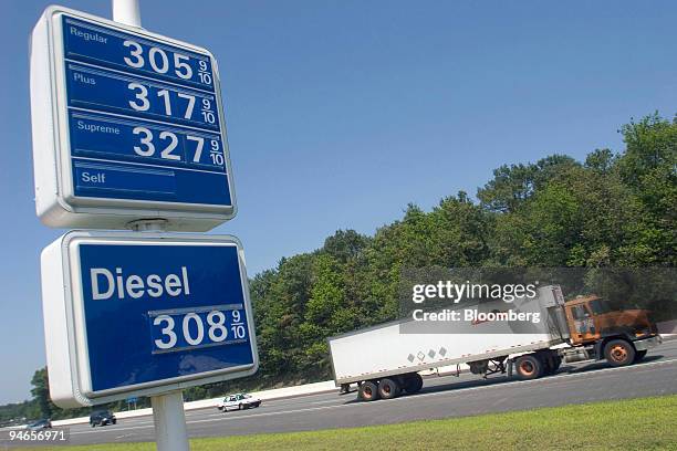 Traffic on the Massachusetts Turnpike passes an Exxon station outside Framingham, Massachusetts Friday, July 14, 2006. Gasoline futures rose for a...