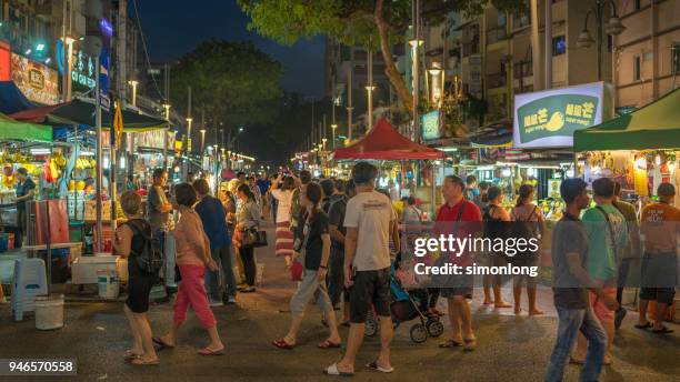 malaysia famous food street , jalan alor - famous food programa de televisión fotografías e imágenes de stock