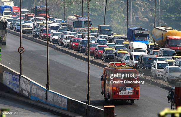 City traffic on a highway in Mumbai, India, on Thursday, Nov. 29, 2007. India's economy grew last quarter at the slowest pace since 2006, signaling...