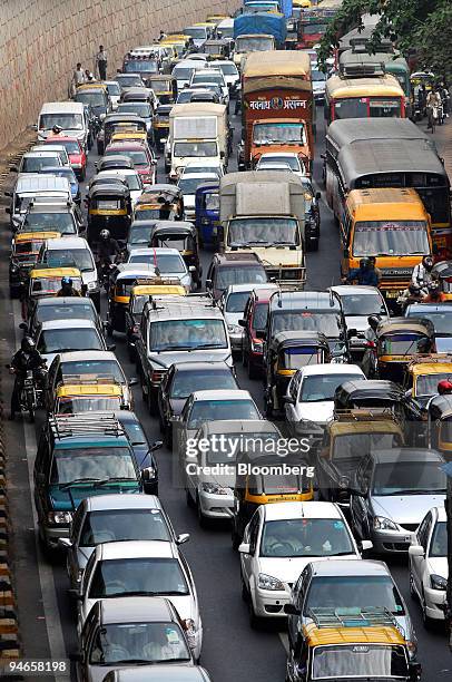 City traffic moves on a busy street in Mumbai, India, on Thursday, Nov. 29, 2007. India's economy grew last quarter at the slowest pace since 2006,...